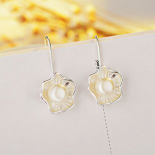  Pearls Flower Stud Earrings