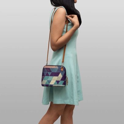 Cryyp - Trapeze Crossbody Bag