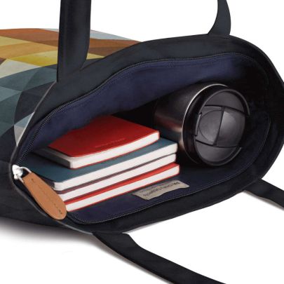 Gyld Pyrymyd Hrxtl Basic Tote Bag