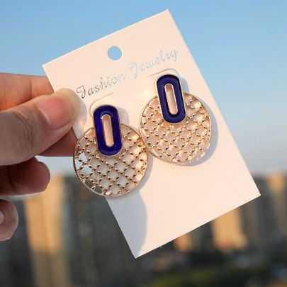 Geometric Hollow Round Earring