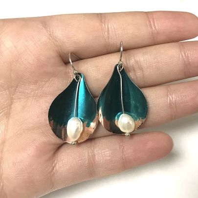 Unique Shell Pearl Pendant Earring